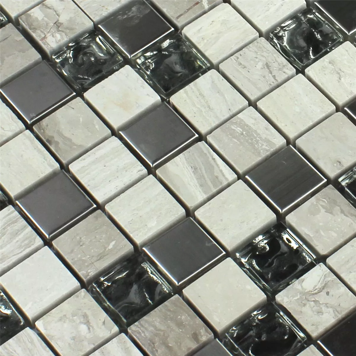 Muster von Mosaikfliesen Glas Sandstein Edelstahl Grau