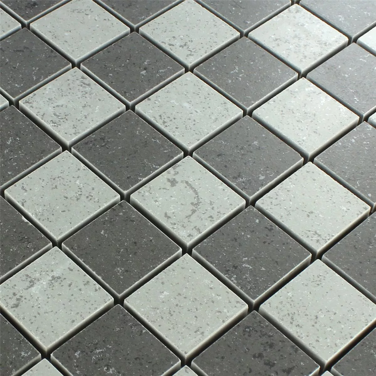 Muster von Mosaikfliesen Schachbrett Grau Matt
