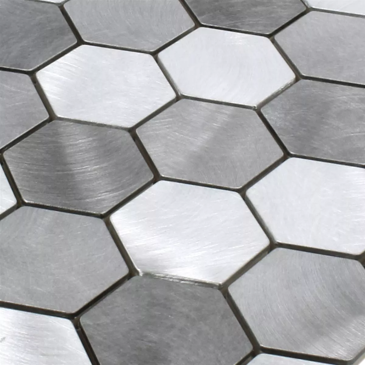 Muster von Mosaikfliesen Aluminium Manhatten Hexagon Grau Silber