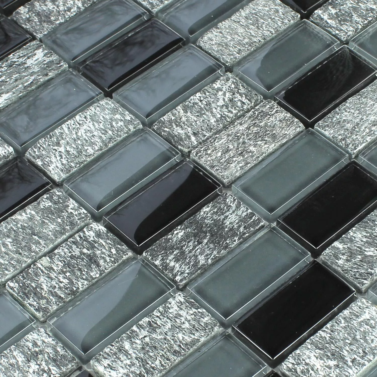 Muster von Mosaikfliesen Glas Marmor Grau Schwarz Mix