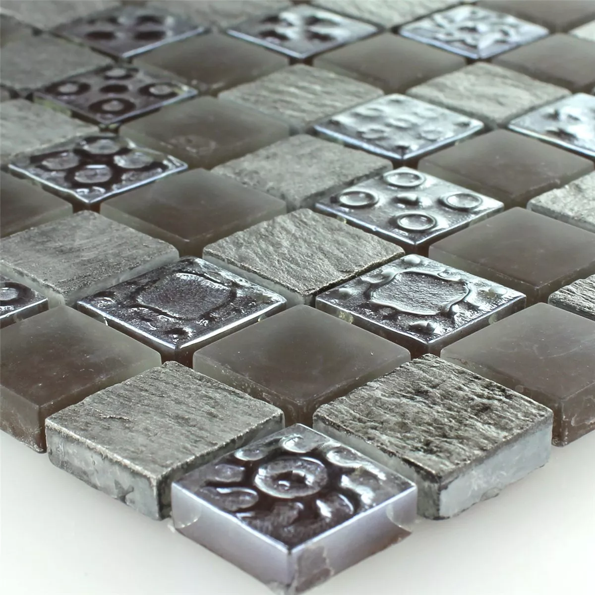 Muster von Mosaikfliesen Kalkstein Glas Grau Braun 