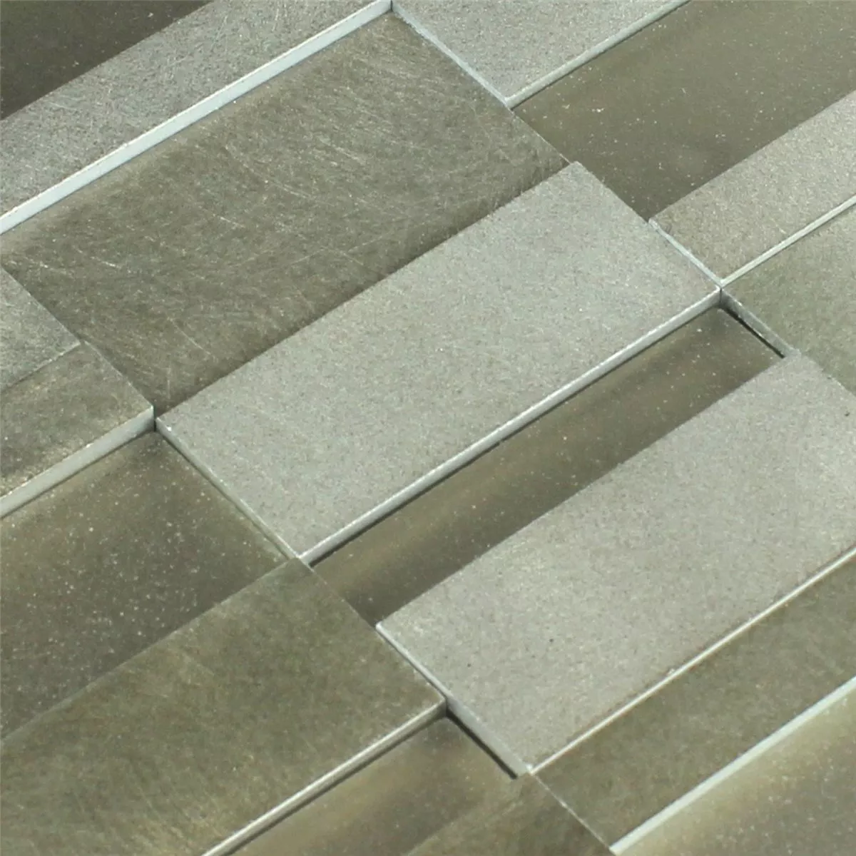 Muster von Metall Glasmosaik Fliesen Schlamm Mix
