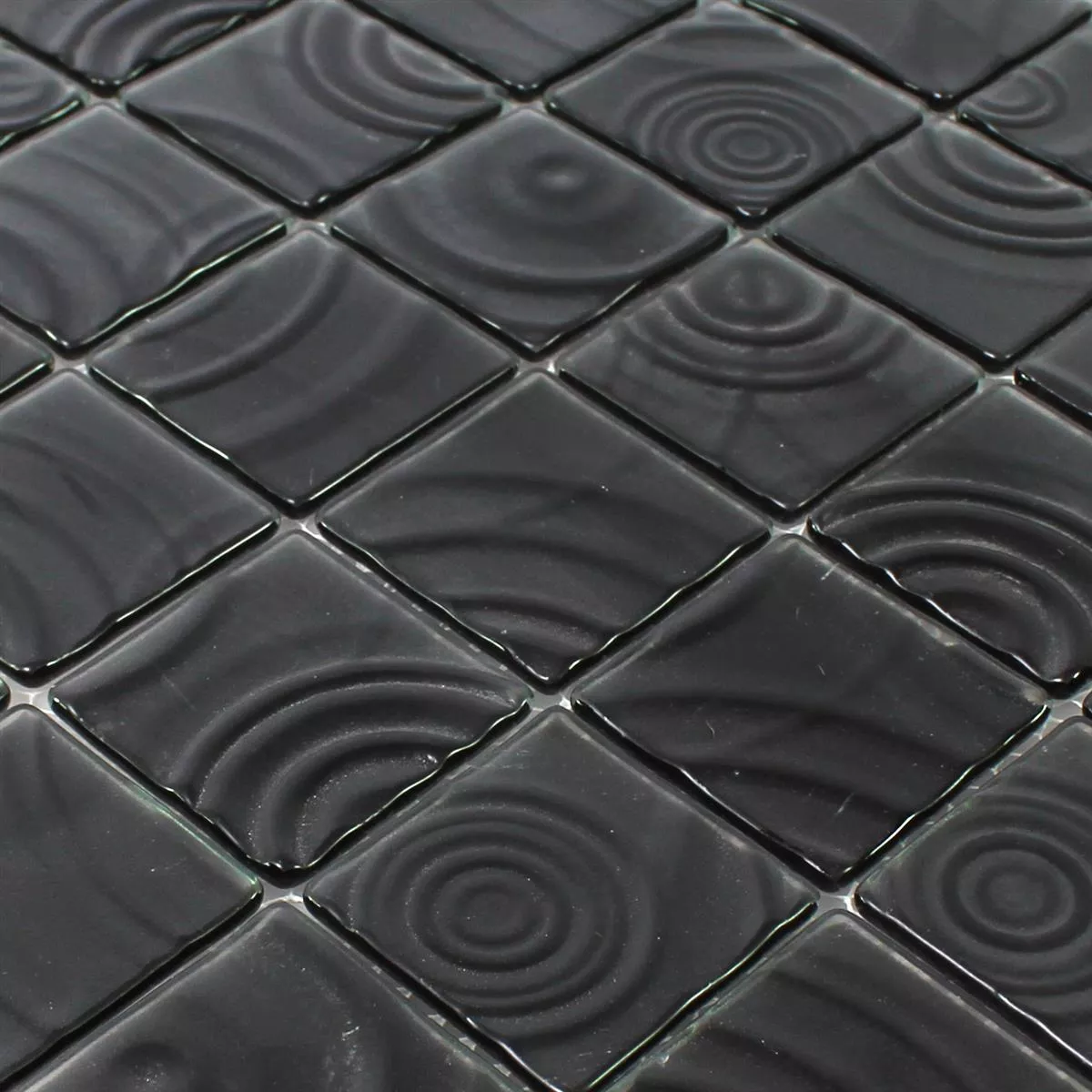 Muster von Glasmosaik Fliesen Kreisel Effekt Schwarz