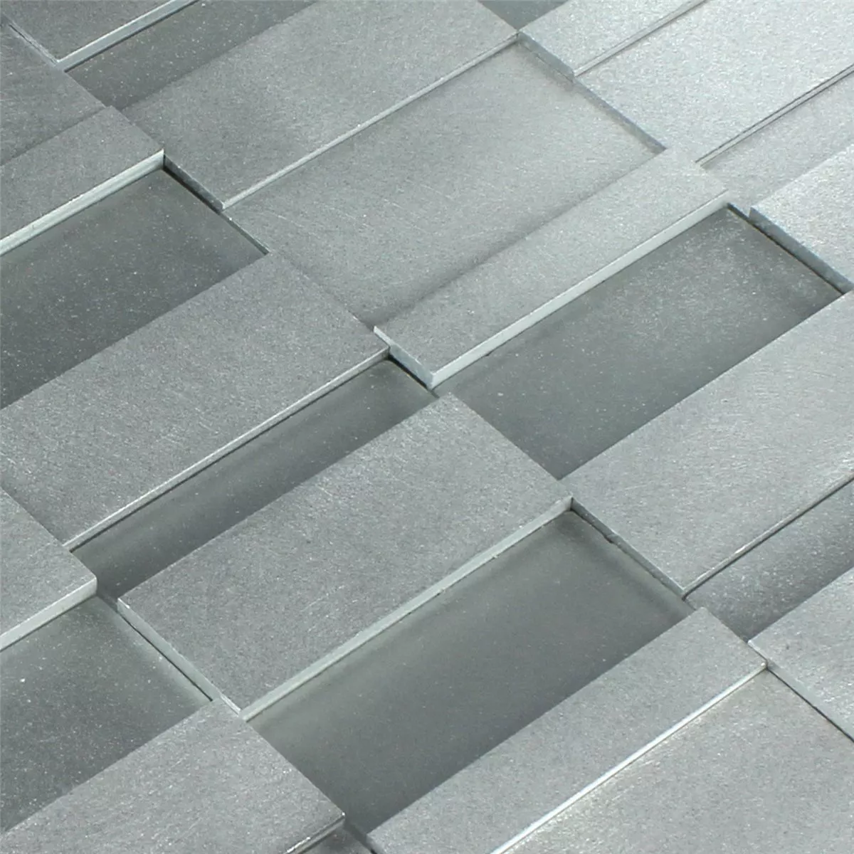 Muster von Mosaikfliesen Glas Metall Silber Mix