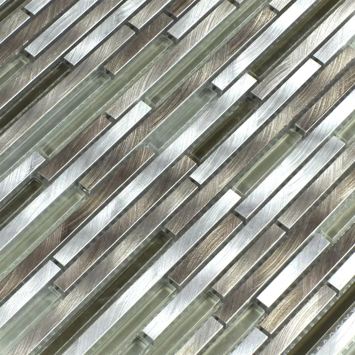 Muster von Mosaikfliesen Glas Aluminium Metall Braun Silber Mix