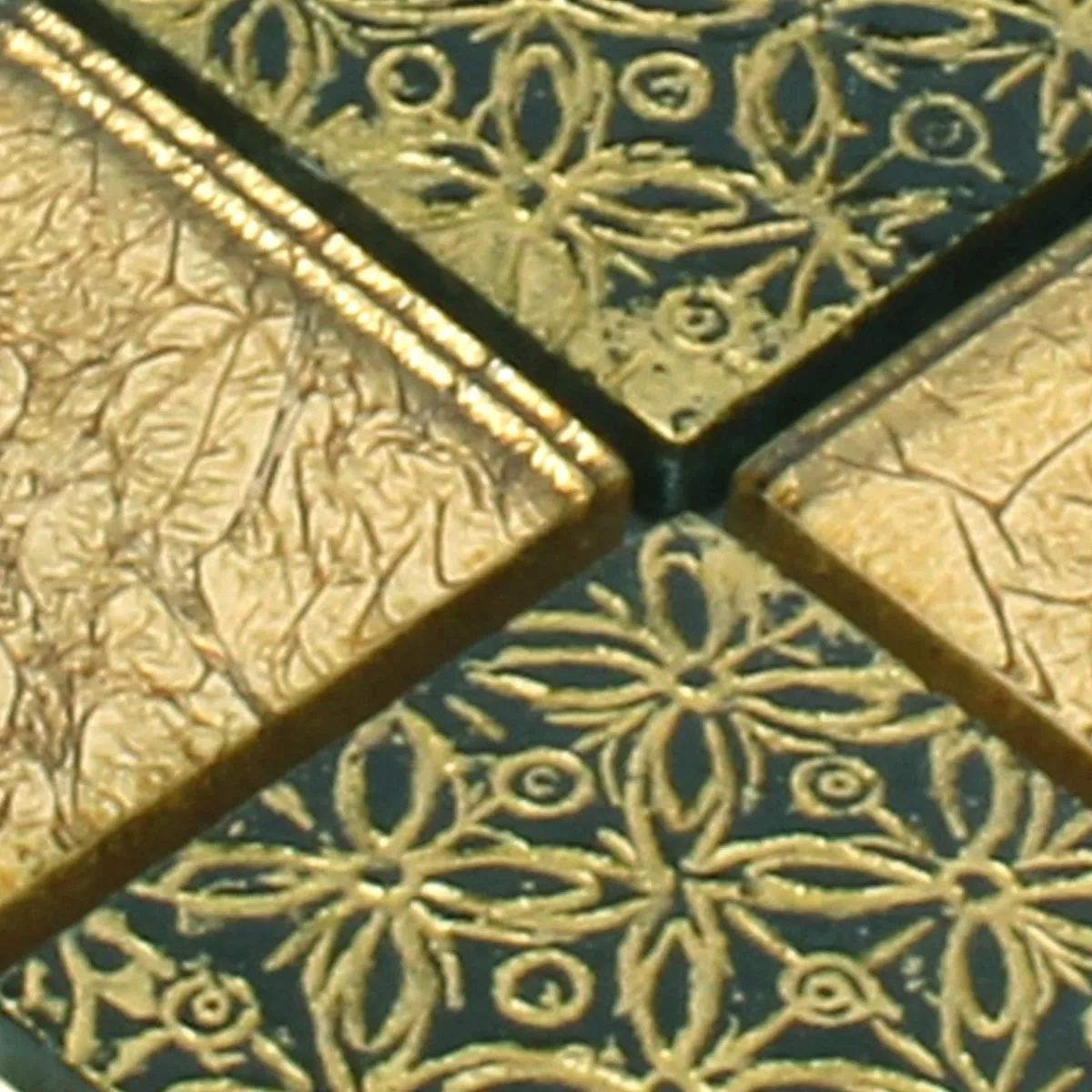 Muster von Mosaikfliesen Glas Naturstein Friesia Gold