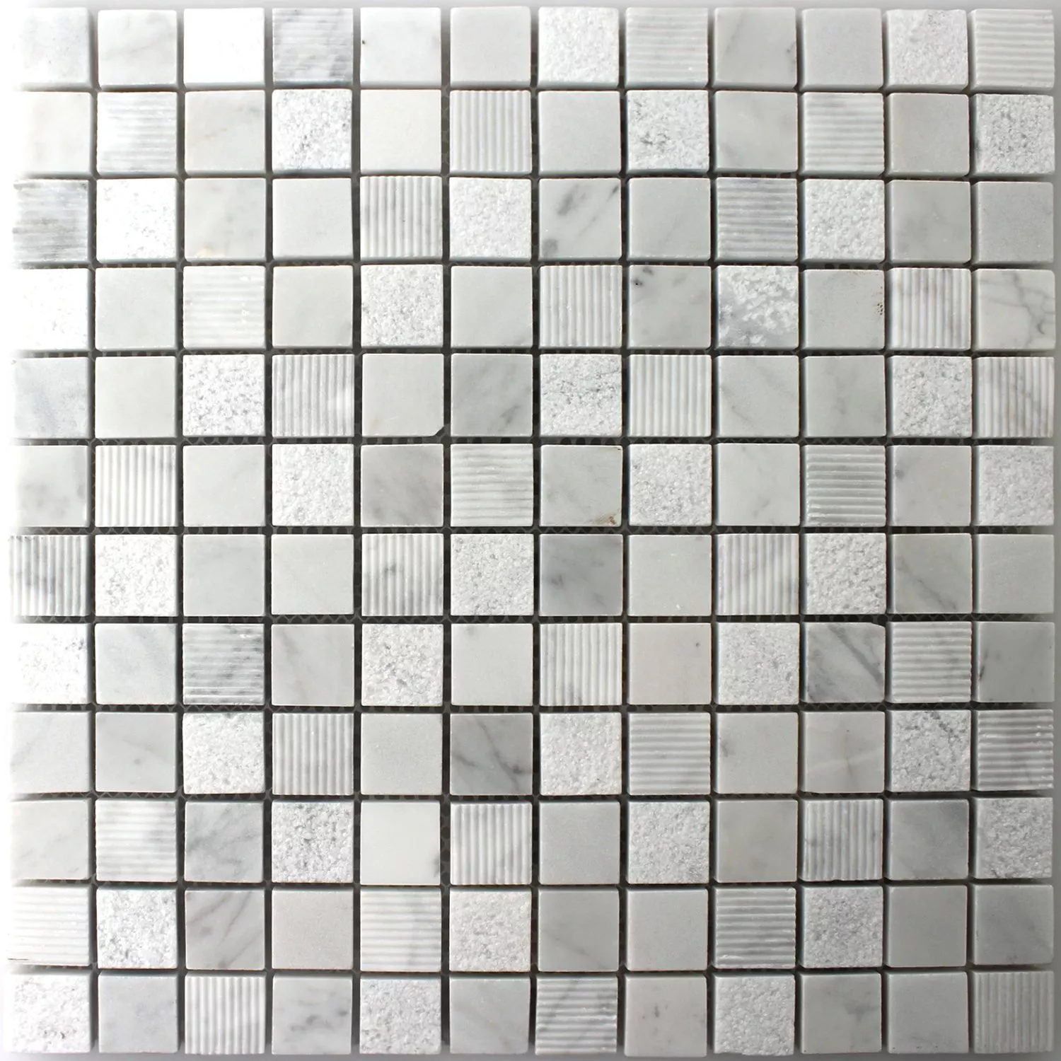 Muster von Mosaikfliesen Naturstein Carrara Weiss