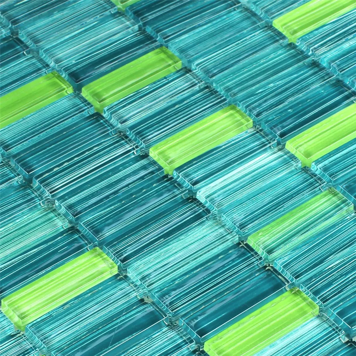 Muster von Glasmosaik Fliesen Grün Mix Gestreift