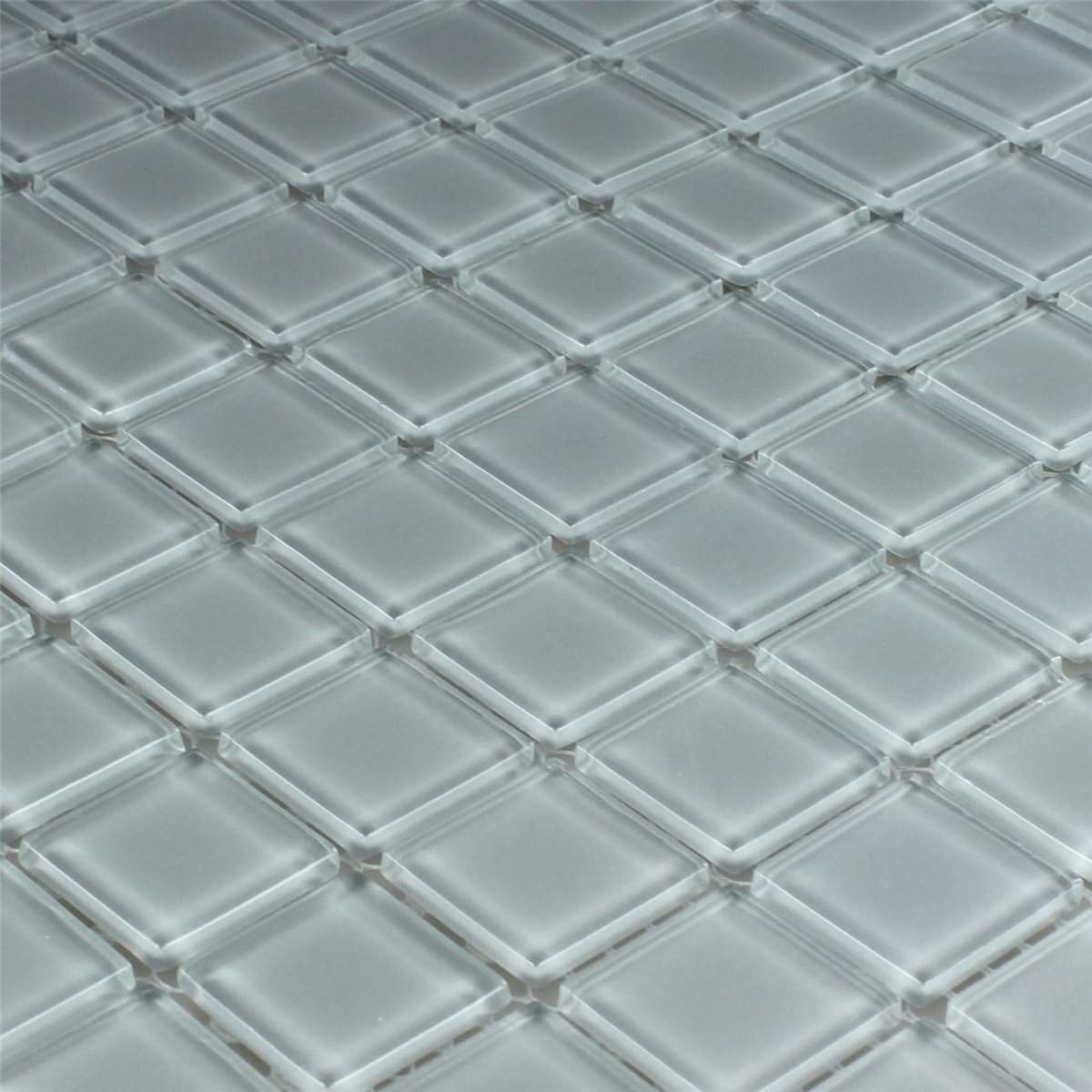 Muster von Glasmosaik Fliesen Grau Uni
