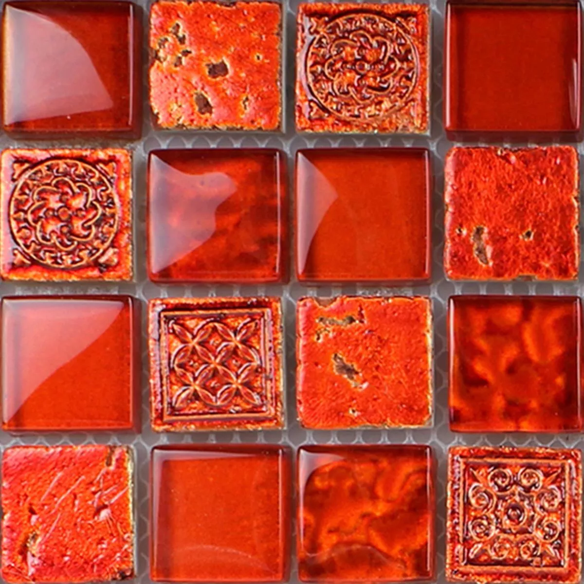 Muster von Mosaikfliesen Georgia Glas Naturstein Mix Rot