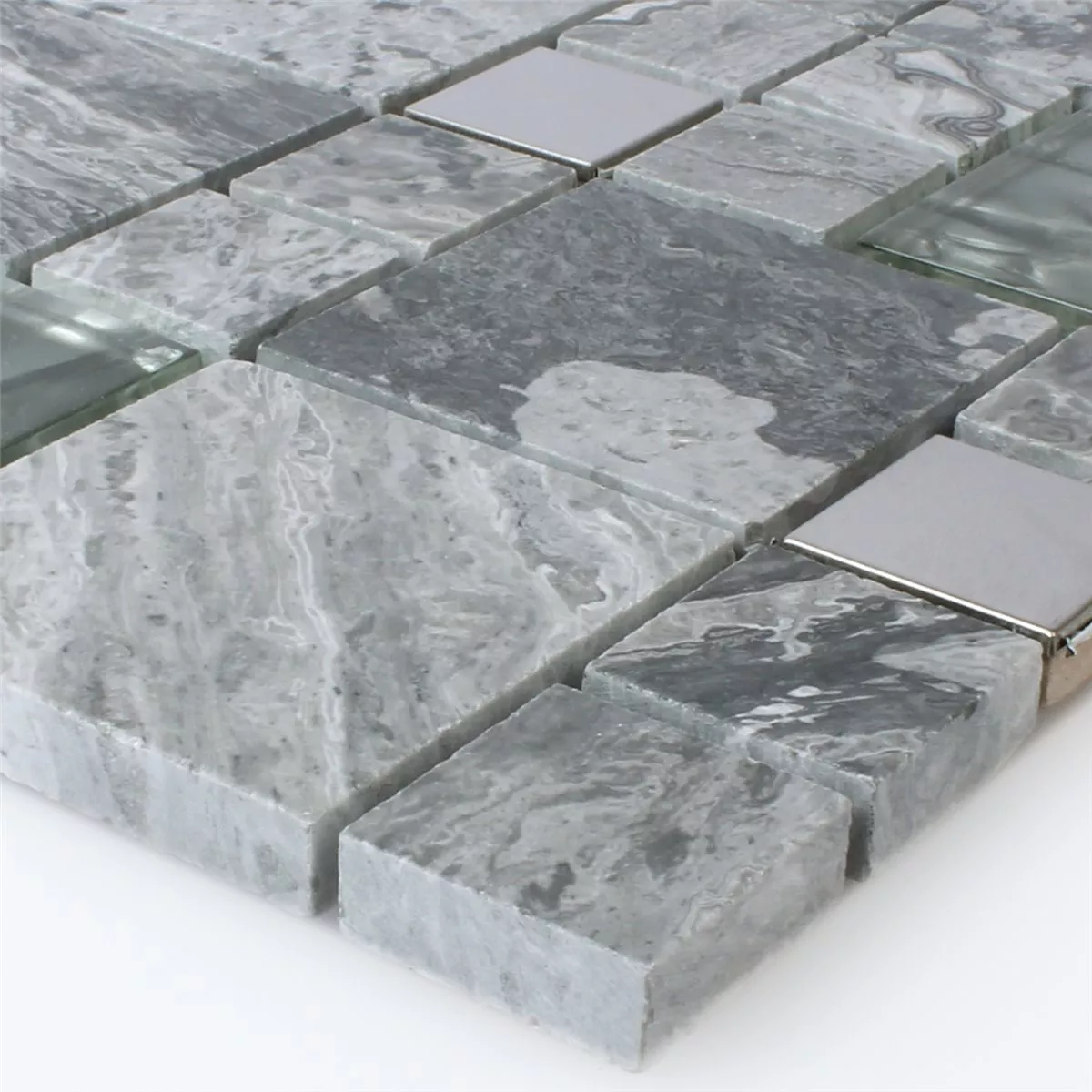 Muster von Mosaikfliesen Metall Glas Naturstein Mix Grau Silber