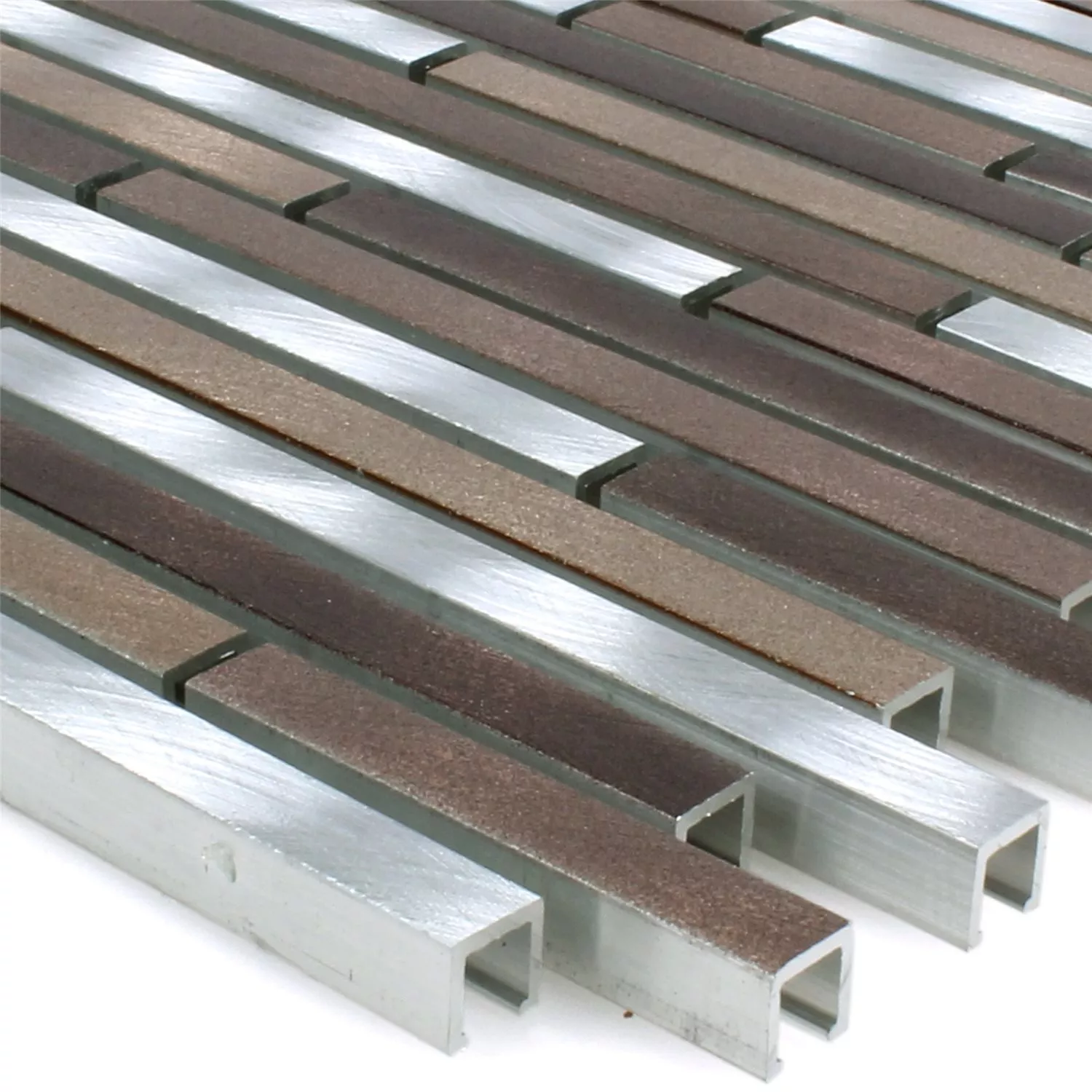 Muster von Aluminium Alu Metall Mosaik Braun Kupfer Silber