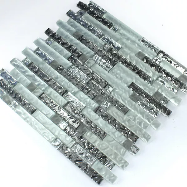 Muster von Glasmosaik Fliesen Silber Metall Wassertropfen