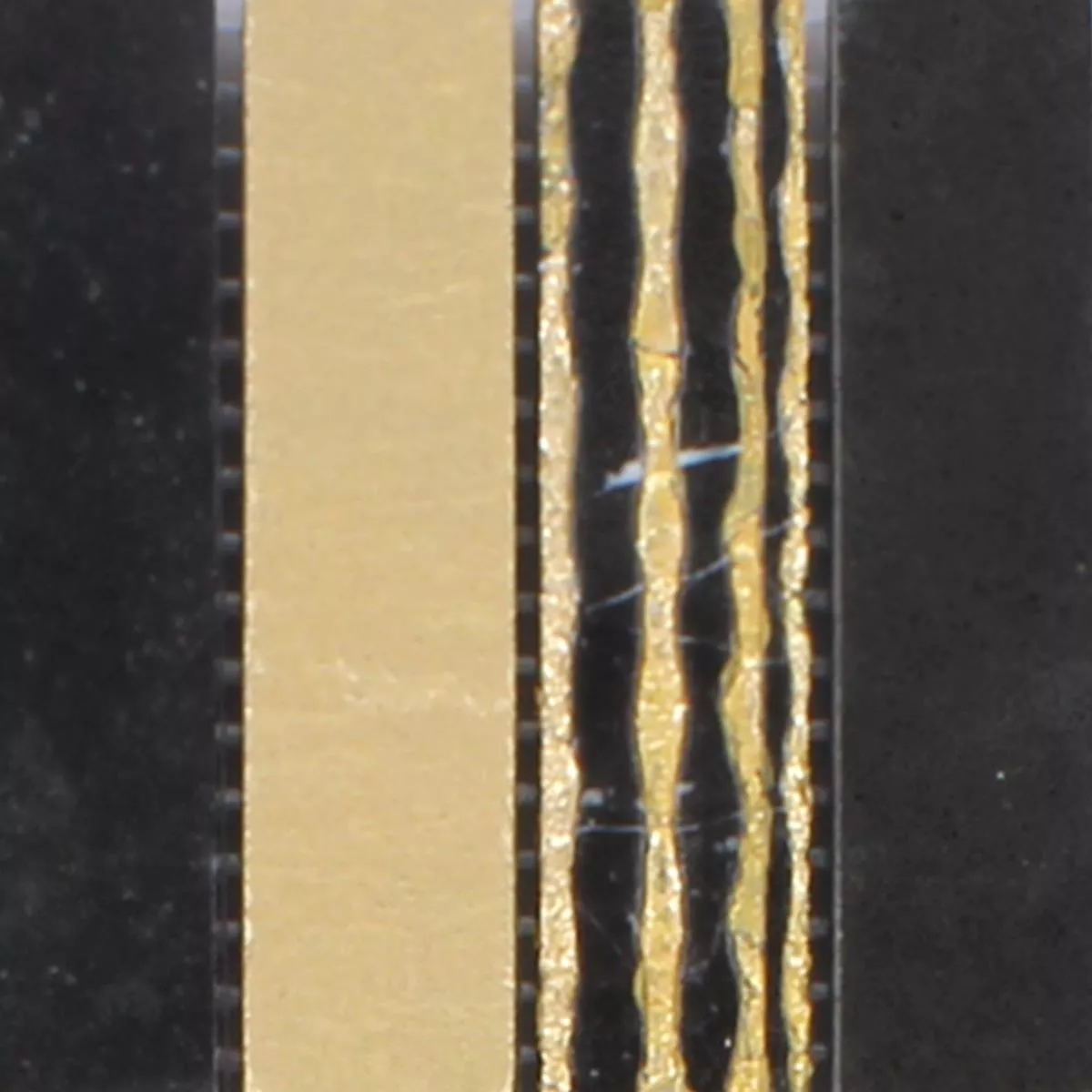 Muster von Mosaikfliesen Naturstein Carving Gold Schwarz