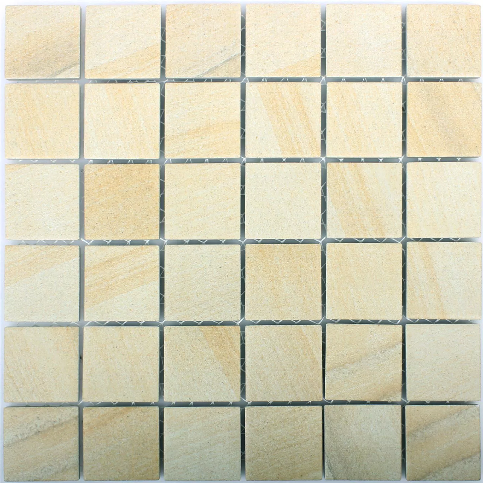 Muster von Mosaikfliesen Keramik Sahara Steinoptik Beige