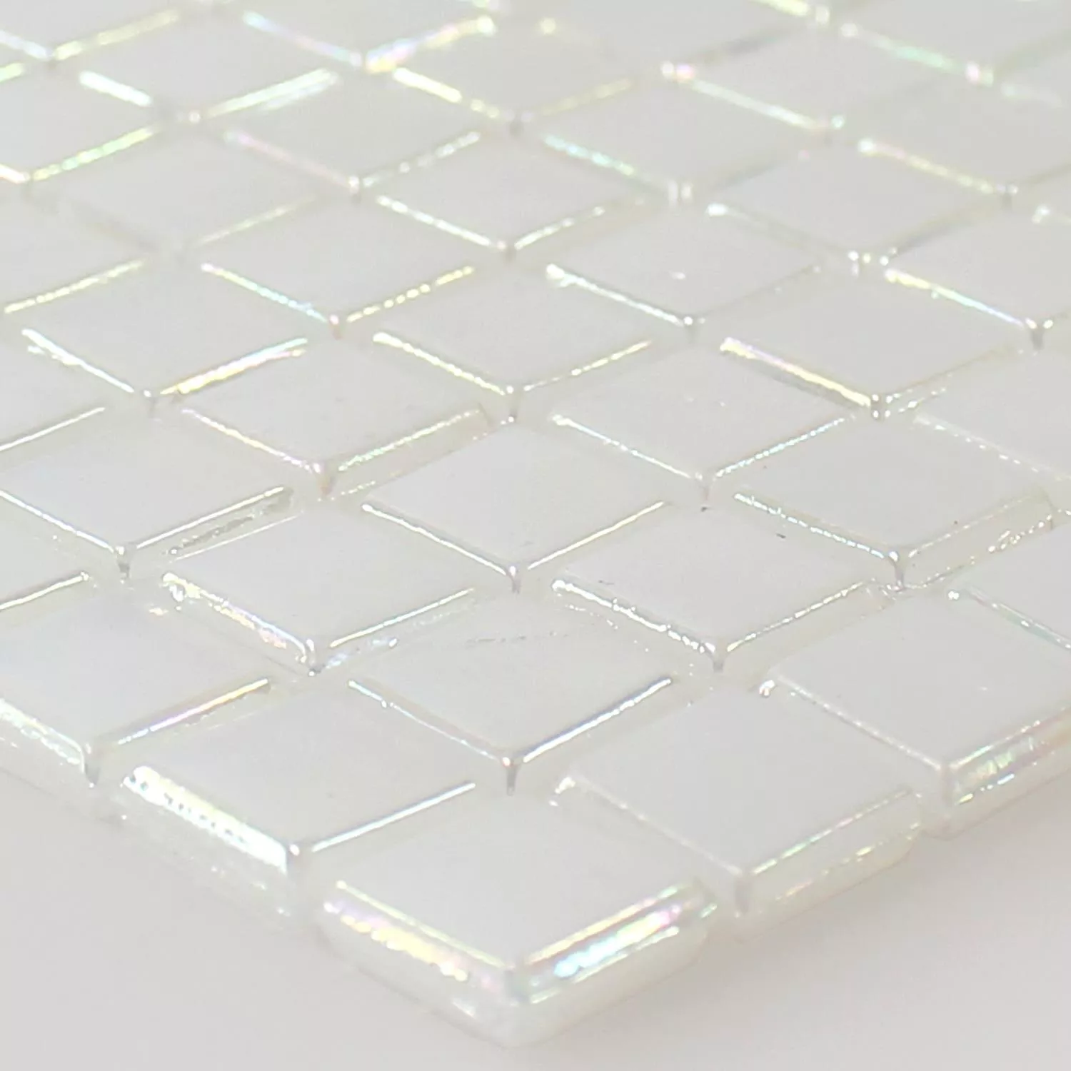 Muster von Glasmosaik Fliesen Perlmutt Effekt Weiss Beige